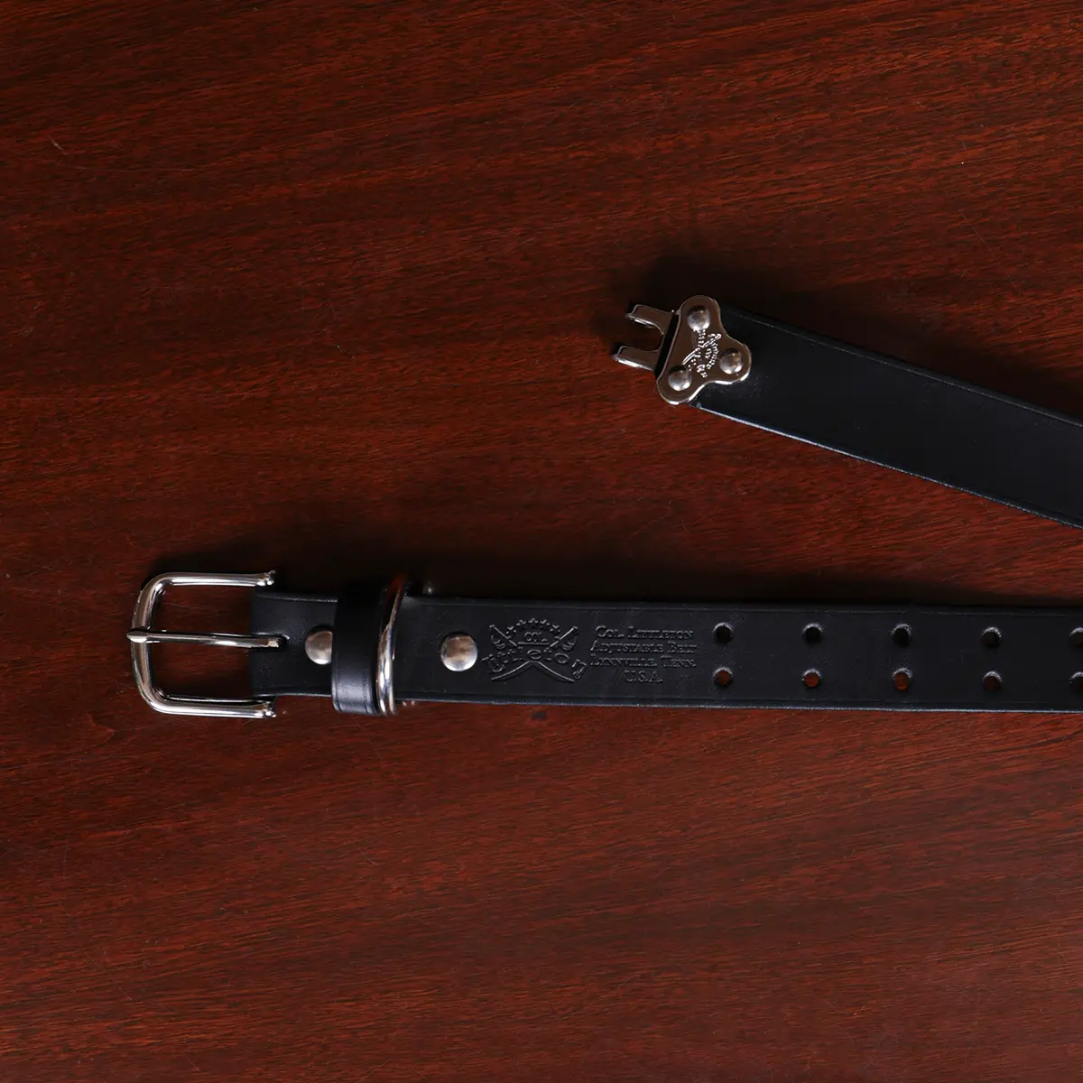 Cinch Belt No 1 in Stainless accent showing the clasp