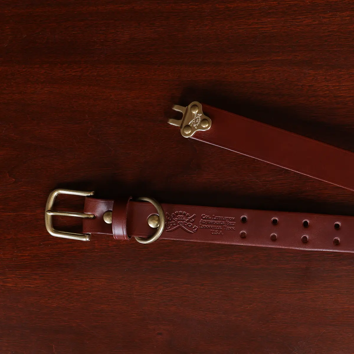 Cinch Belt No 1 in Brass accent showing the clasp