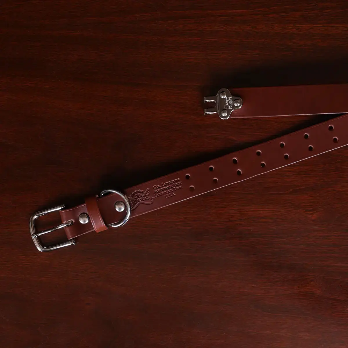 Cinch Belt No 1 in stainless accent showing the clasp