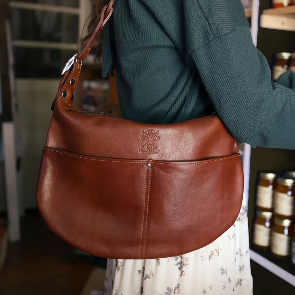 Timeless Valentine's Day Gifts 5 no25 drifter zippered brown leather handbag with pockets