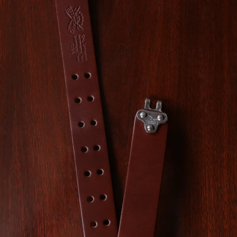 No 4 Belt in Vintage Brown showing the Clasp