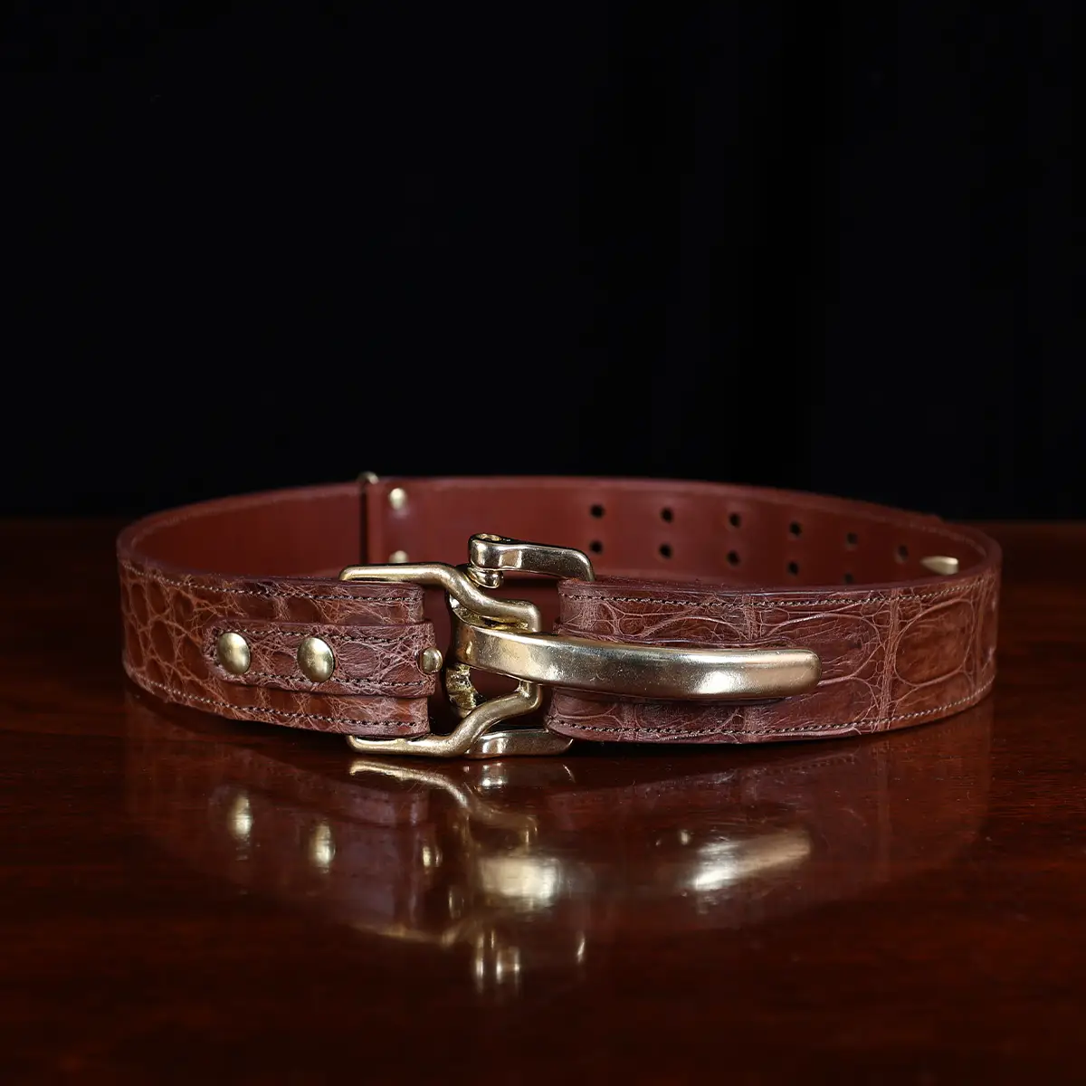 No. 5 Cinch Belt in brown American Alligator and brass buckle - ID 001 - front view on black background