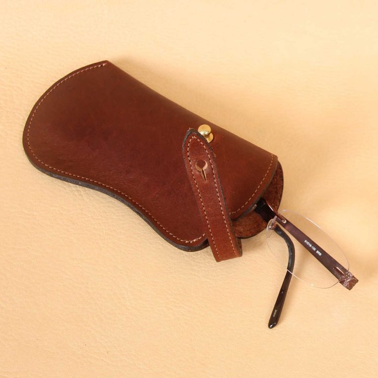 no 2 vintage brown leather eyeglass case with glasses