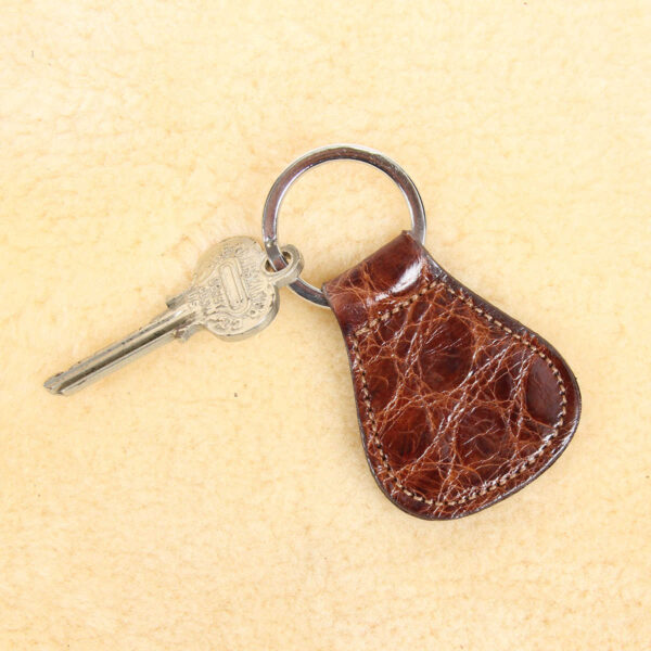 no 5 alligator key ring with key