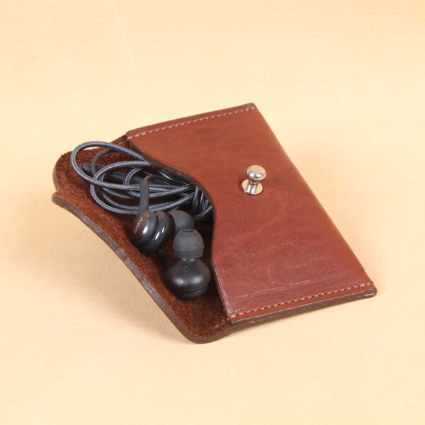 no15 vintage brown american leather pouch with headphones
