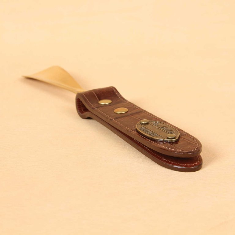 no 2 shoehorn american alligator with brass plate on handle