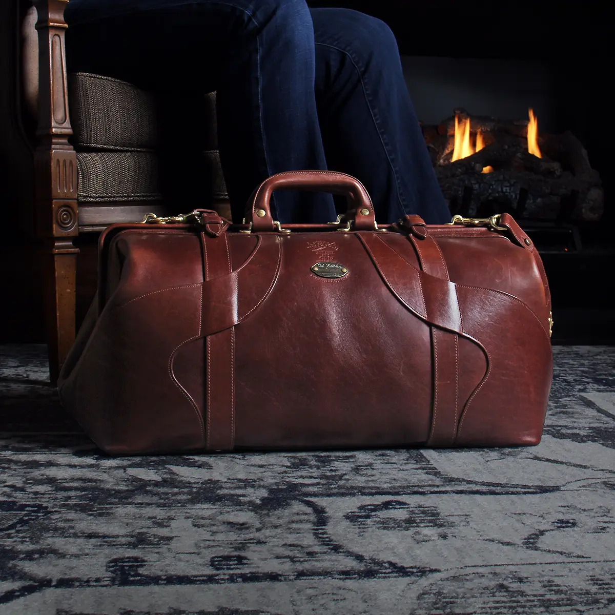 Leather travel bag