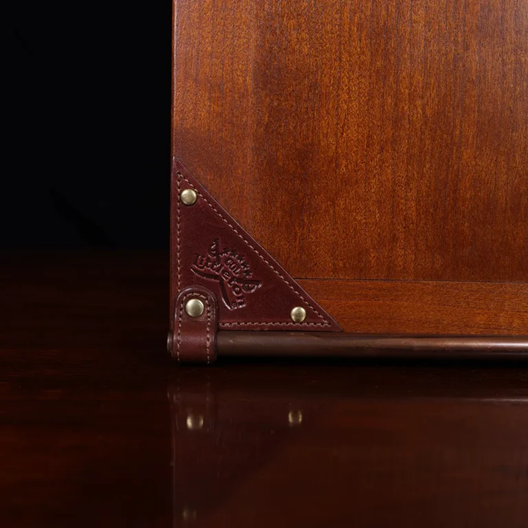 logo view of no9 american cherry wood writing board with leather pockets