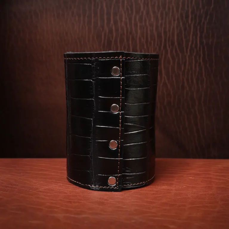 Colonel Can Caddy in black American Alligator - Single - ID 002 - front view with can