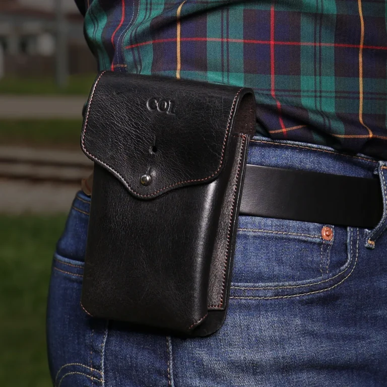 the black phone holster on the side of a mans belt